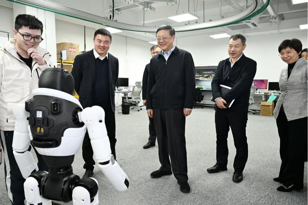上海市委书记陈吉宁专题调研leyu平台机器人